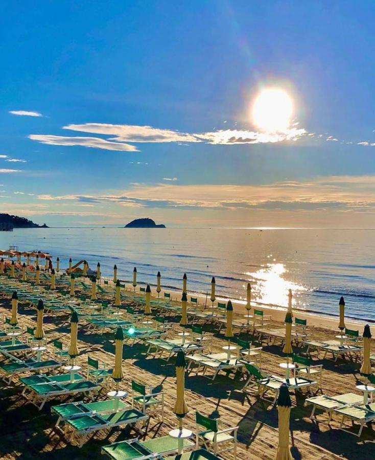 Hostdomus - Casa Corallo Alassio Dış mekan fotoğraf